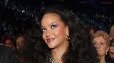 Acuzata ca s-a ingrasat, Rihanna nu se sfieste sa isi puna in evidenta atuurile fizice. Cum a aparut la Premiile Grammy