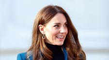 Kate Middleton, apariție impecabilă într-o ținută accesorizată cu cercei în valoare de 13 lei