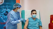 Medicul Valeriu Gheorghiță s-a vaccinat anti-COVID. Mesajul coordonatorului campaniei de imunizare în România