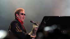Noi detalii despre starea de sănătate a lui Elton John, după ce și-a pierdut parțial vederea! În ce stare se află acum starul în vârstă de 78 de ani