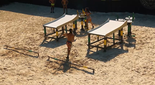 Survivor România 2025 - Doi dintre concurenți luptă atât de aprig încât se salvează și merg mai departe.