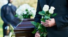Șoc la o înmormântare! Tânărul de 22 de ani, declarat mort, și-a făcut apariția în mijlocul ceremoniei! Cum au reacționat rudele și prietenii