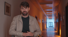 EXCLUSIV I Eduard Buhac, interviu despre personajul pe care îl interpretează în serialul „Cei trimiși”. Producția din genul crime-paranormal va fi disponibilă, în curând, pe VOYO: „Este un rol pe care, fără să știu, mi-l doream să îl interpretez”