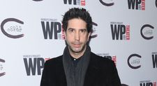 La doar nouă ani, fiica lui David Schwimmer, Ross din Friends, s-a tuns zero pentru a transmite un mesaj