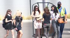 Monica Gabor, suprinsă de paparazzi pe aeroportul din Las Vegas alături de o româncă celebră