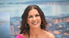 Cum se menție în formă Catherine Zeta-Jones. La 51 de ani, actrița este incredibil de flexibilă