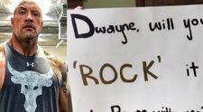 The Rock a fost invitat la balul de absolvire, de una dintre fanele lui. Ce a raspuns actorul
