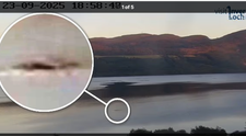 Vânătorul monstrului din Loch Ness, șocat după ce o creatură ”mare cât trei bărbați” și-a făcut apariția din adâncuri. ”E din familia lui Nessie”