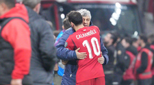 O imagine cât o mie de cuvinte! Hakan Calhanoglu, căpitanul Turciei, a postat îmbrățișarea virală cu Mircea Lucescu: „Ai muncit din greu pentru mine. Dumnezeu să te odihnească în pace, mentorul meu”