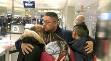 Cazul emotionant al unei familii din SUA. Tatal a fost deportat, deoarece era considerat 