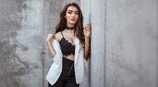 Viviana Sposub e în Ferma - orășeni vs săteni, iar unul dintre cei mai mari și mai sexy suporteri este chiar sora ei