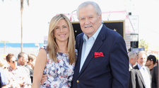 Jennifer Aniston, în doliu. Tatăl ei, actorul John Aniston, a murit la 89 de ani