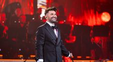 Cu o sală arhiplină și un public în extaz, în prima sa zi de concert pop-simfonic, Smiley a creat Armonie absolută și memorabilă la Sala Palatului