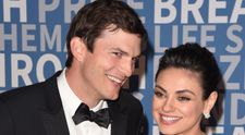 Mila Kunis și Ashton Kutcher, cadou superamuzant de Crăciun pentru prietenii lor