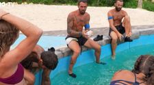 Tigrii, după victorie, își spală hainele în piscină