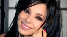 Corina Caragea, dovada ca poate fi super sexy intr-o simpla pereche de pantaloni. Tinuta care ii pune in valoare atuurile fizice