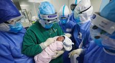 Un cuplu din India a ales nume interesante pentru gemenii născuți în timpul pandemiei de coronavirus