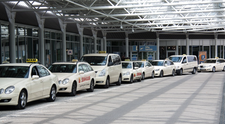 (P) Care sunt beneficiile transportului privat către aeroport?