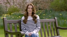 S-a aflat adevăratul motiv pentru care Kate Middleton a apărut singură în clipul în care a dezvăluit că are cancer