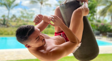 Emil Rengle, fără inhibiții la piscină. Dansatorul, gol-pușcă într-un clip pe rețelele sociale