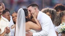 Moment istoric la Super Bowl: Bad Bunny a organizat o nuntă adevărată în pauza meciului, în fața a 75.000 de oameni