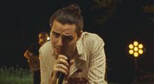Radu Ștefan Bănică îi dedică o melodie de dragoste iubitei sale, Ioana. „Mai stai”, declarația superbă făcută de artist