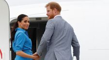 VIDEO Meghan și Harry, la un pas de moarte la Sydney. Pilotul avionului a luat o decizie de ultim moment