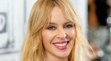Kylie Minogue iubeste din nou. Noul ei iubit e mai tanar decat ea