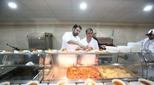 Chef Adrian Hadean a adus o raza de speranta si un zambet oamenilor nevoiasi in aceasta perioada speciala a anului