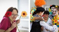 Actorii şi regizorii  transformă saloanele de spital în săli de teatru sau ateliere de pictură