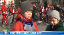 30 de Mos Craciuni pe bicicleta au impartit dulciuri copiilor craioveni. Mesajul pe care au vrut sa-l transmita organizatorii