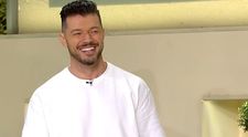 Victor Slav, în ipostaze tandre cu iubita sa. Cum au fost surprinși cei doi îndrăgostiți