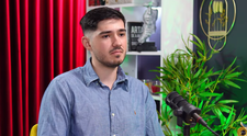 Cum ascultă telefonul tot ce vorbim! Vlad Popescu, expert în cyber security: ”Ei fac bani din vândutul datelor tale”