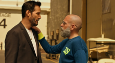 Recunoști bărbatul cu chelie și barbă albă de lângă Keanu Reeves? Nu ai cum! În trecut, era cel mai atrăgător ”grăsuț” de la Hollywood