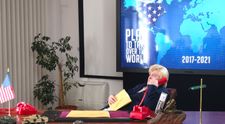 Florin Calinescu intra in pielea unor mari presedinti de stat pentru marile gale live Romanii au talent!