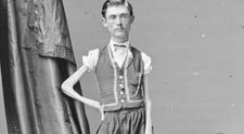 Povestea cutremurătoare a lui Isaac Sprague, poreclit „Scheletul Viu”. Bărbatul cântărea, la maturitate, doar 19 kilograme