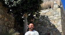 Cât a plătit Alex Bodi pentru o noapte de cazare în Mykonos. Milionarul nu se uit la bani