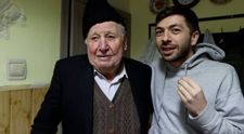 A murit Nea Sandu, bunicul din videoclipurile lui Mircea Bravo. „Tot timpul era pus pe glume”