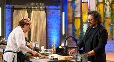 MasterChef, 7 octombrie. Chef Florin Dumitrescu, gest de milioane pentru o concurentă! A ajutat-o în proba sub presiune, însă Sorin Bontea i-a făcut o observație: „Peștele rămâne…”