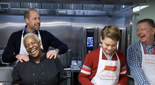 Simpatic foc, inteligent și cu o inimă uriașă! Ce gest emoționant au făcut Prințul William și fiul său, George, în prag de Sărbători. Imaginile sunt virale