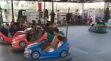 Talibani care se dau în mașinuțe și sar în trambulină. Un nou video devenit viral, filmat în Afganistan