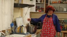 Aschia nu sare departe de Tanti Florica! De miercuri, de la 21:30, comedia revine la ProTV