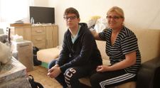 VIDEO Cum pot trăi doi oameni într-o „cutie de chibrituri”