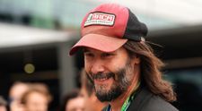 Cum să nu-l iubești! Ce a făcut Keanu Reeves după ce un puști l-a recunoscut în aeroport și i-a cerut un autograf