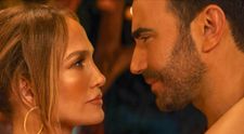 „Fugi, omule, fugi acum cât mai poți!” J Lo, ridiculizată online după zvonurile că ar fi suspect de apropiată de noul ei partener de film