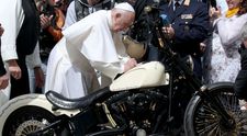 10 lucruri pe care nu le ştiai despre Papa Francisc: e îndrăgostit de tango şi de fotbal şi în tinereţe a avut o iubită