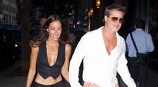 N-a fost nicicând mai fericit! Într-o ținută cool și cu un zâmbet larg, Brad Pitt și-a scos iubita tinerică în oraș