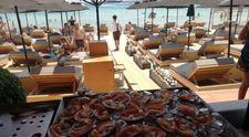 Un cuplu aflat în vacanță pe o insulă din Grecia preferată de români, în șoc după ce a văzut nota de plată pentru două băuturi: ”Ne-au jecmănit”