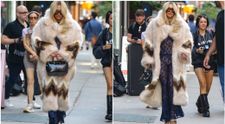 Apariție șoc pe străzile din New York! Cine e artista care s-a plimbat la 30 de grade în sandale și haină de blană