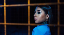 Nicole Cherry da timpul inapoi